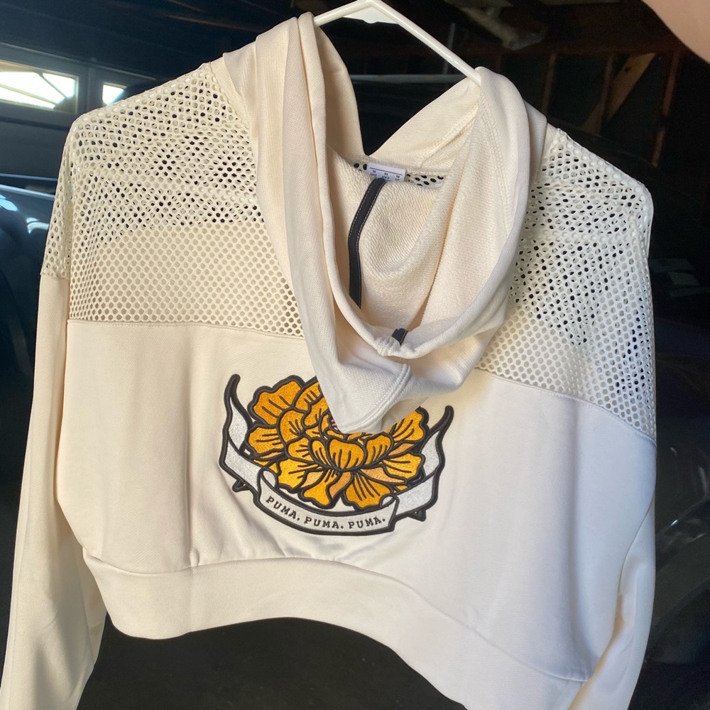 Puma cropped hoodie flourish